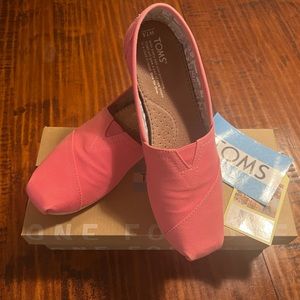 TOMS Pink Lemonade canvas slip one size 7.5